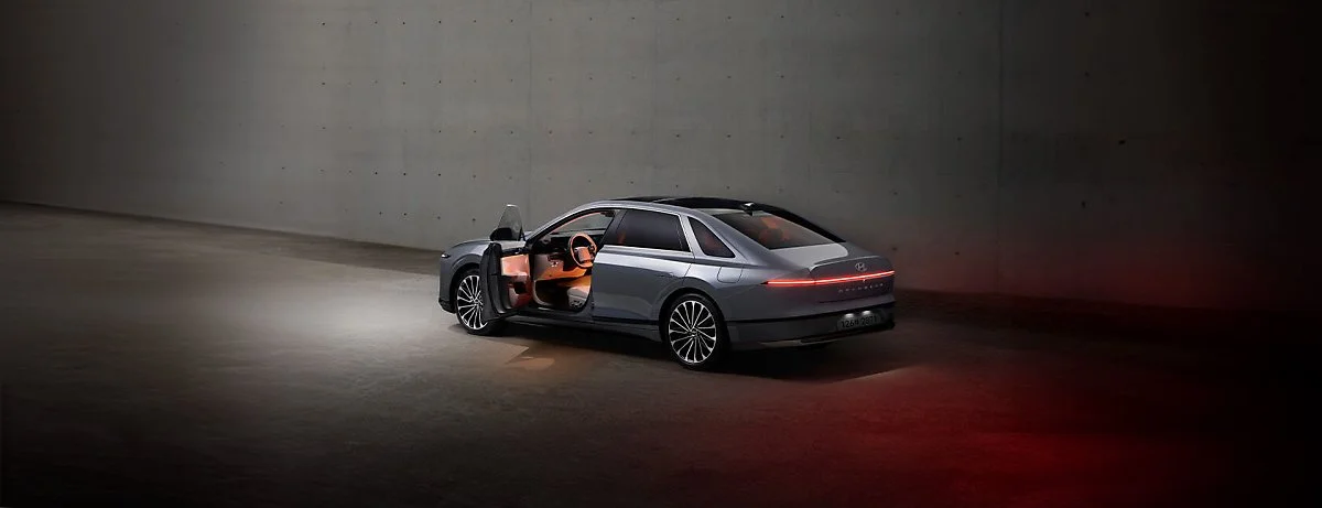 grandeur_gallery_exterior_rear_side_view_03.jpg?type=w1200&type=w1200