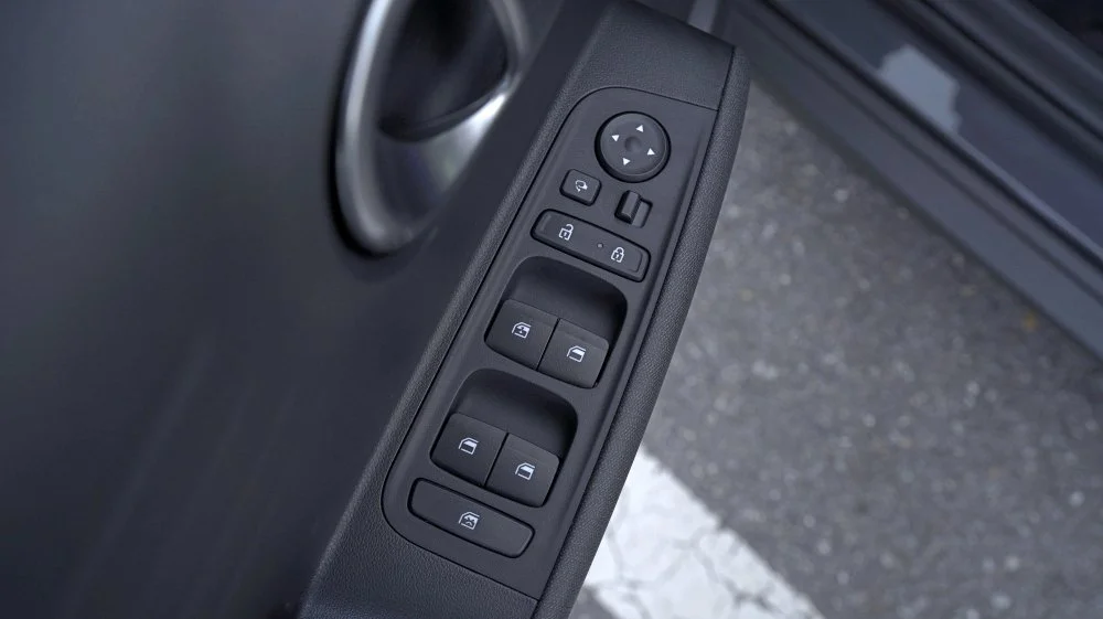 bat11ch_FL_05108.JPG?type=w1200