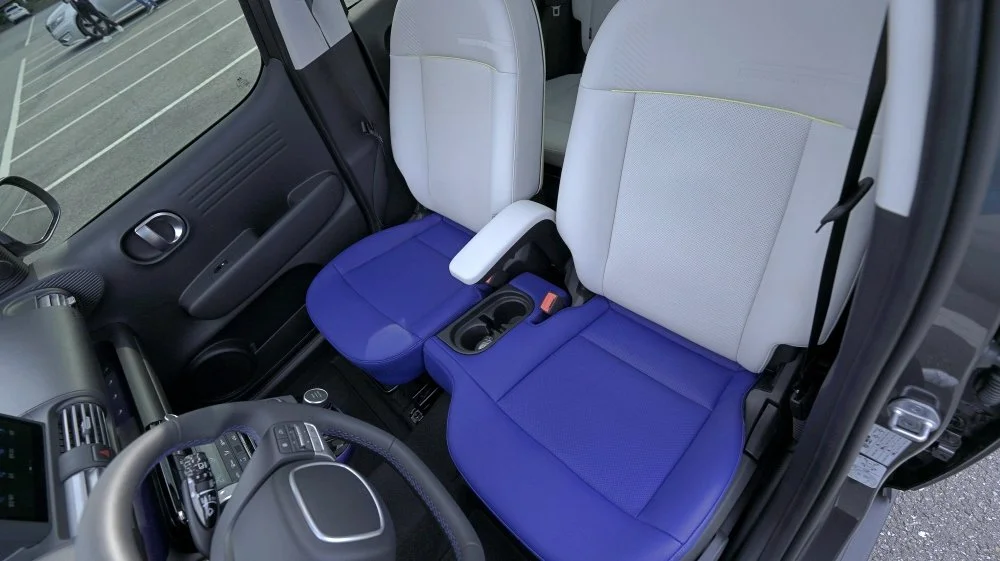 bat11ch_FL_05135.JPG?type=w1200