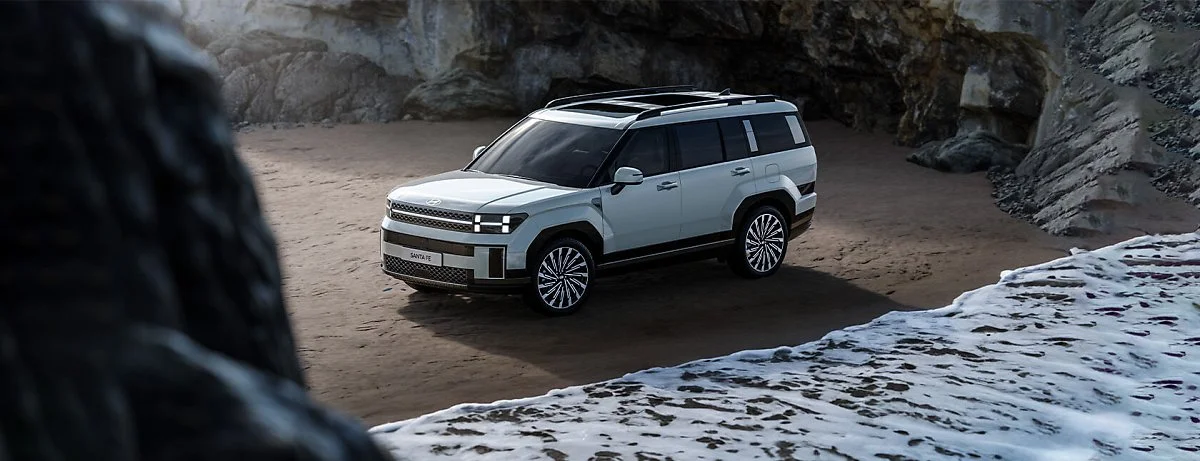 the_all_new_santafe_hybrid_gallery_exterior_front_side_view_02.jpg?type=w1200