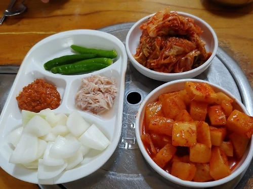 순대국밥집 반찬.jpeg