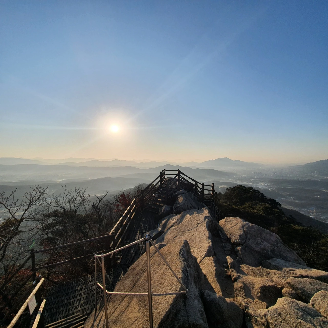 유키_불곡산_상봉가는 암릉_역광_20220131.jpeg