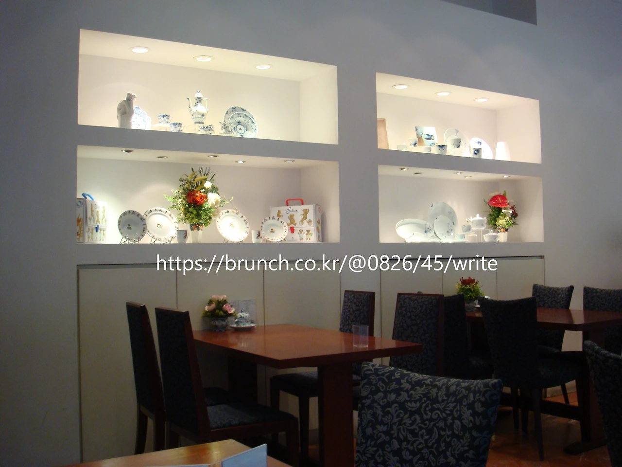 royal copenhagen cafe.JPG