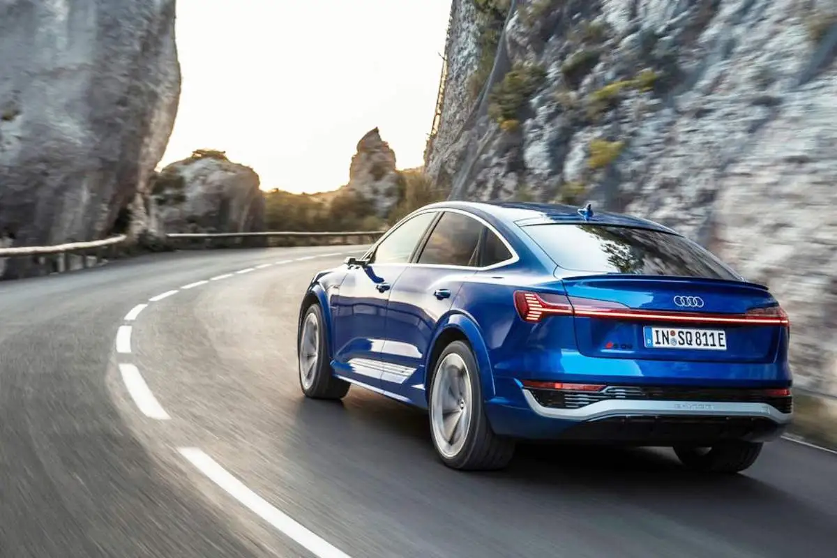 아우디-전기차-Q8-e트론-2.jpeg