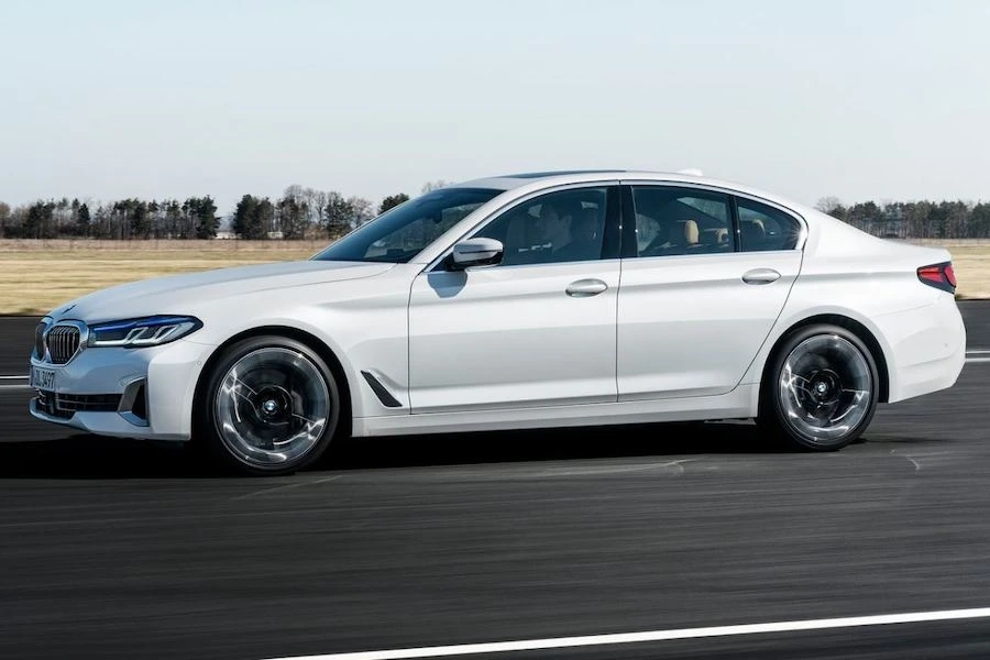 세그먼트-bmw-5시리즈-세단.jpeg