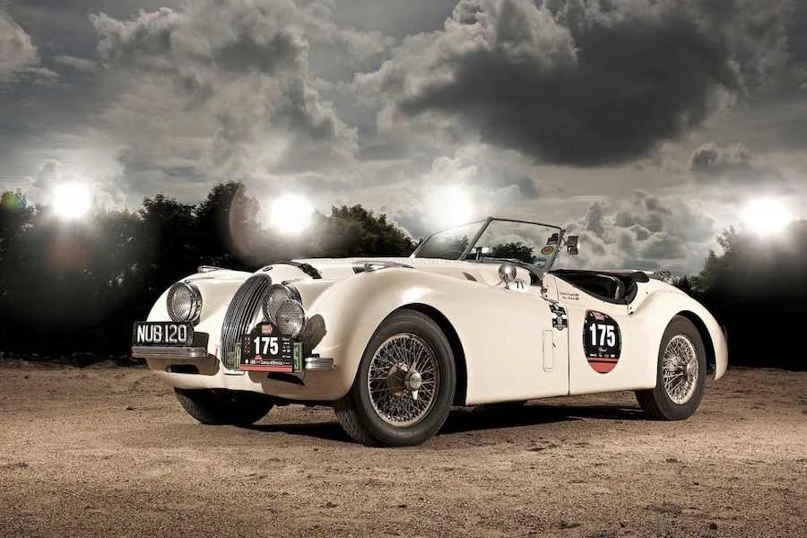 재규어-xk120-로드스터-75주년.jpeg