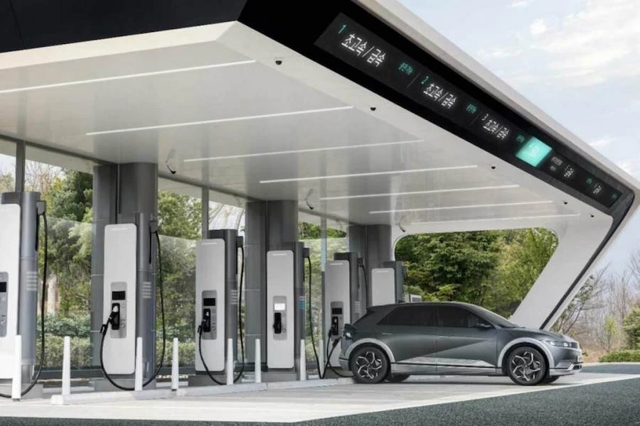 전기차-주유소-충전기-무선충전.jpeg