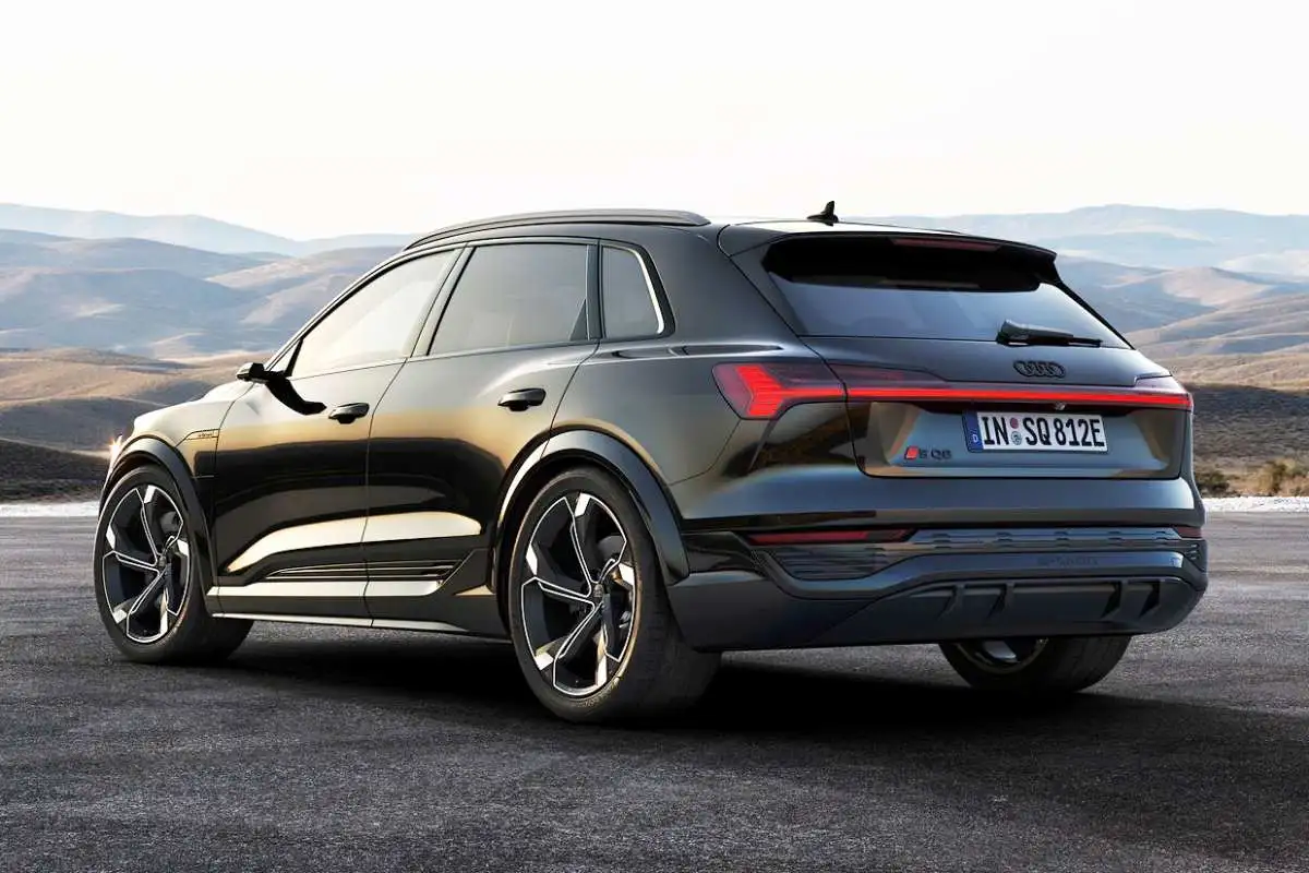 아우디-전기차-q8-e트론5.jpeg
