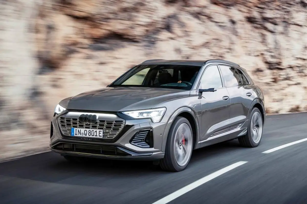 아우디-전기차-q8-e트론-00.jpeg