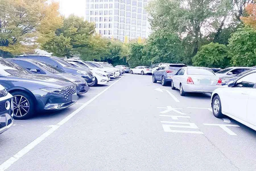 주차장-무료주차장-유료주차장-야외주차장-자동차-1.jpeg