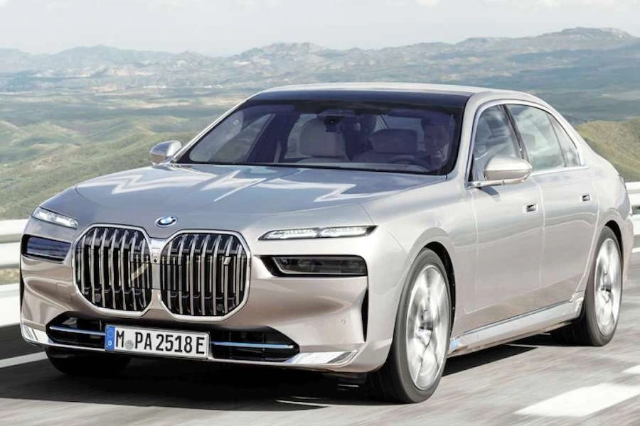 BMW-벤츠-전기차-세단-i7-eqs-BMW-i7-벤츠-eqs-수입차-친환경차-12.jpeg
