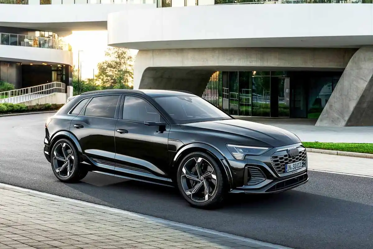 아우디-전기차-q8-e트론-7.jpeg