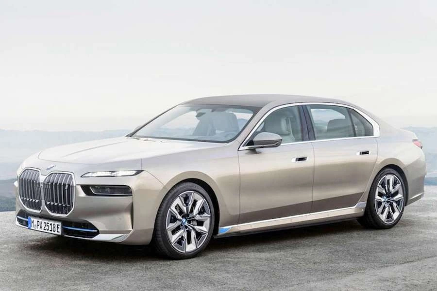 BMW-벤츠-전기차-세단-i7-eqs-BMW-i7-벤츠-eqs-수입차-친환경차-15.jpeg