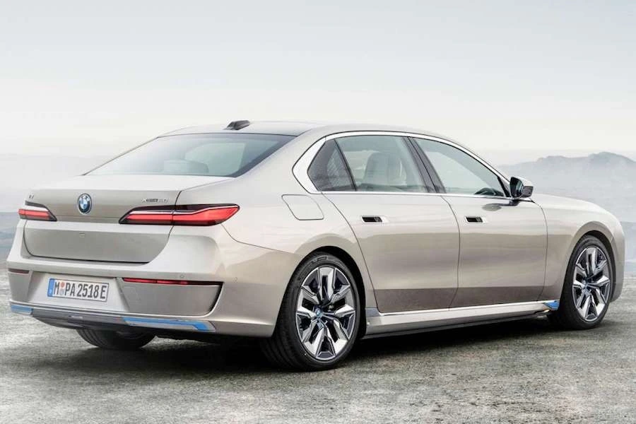 BMW-벤츠-전기차-세단-i7-eqs-BMW-i7-벤츠-eqs-수입차-친환경차-5.jpeg