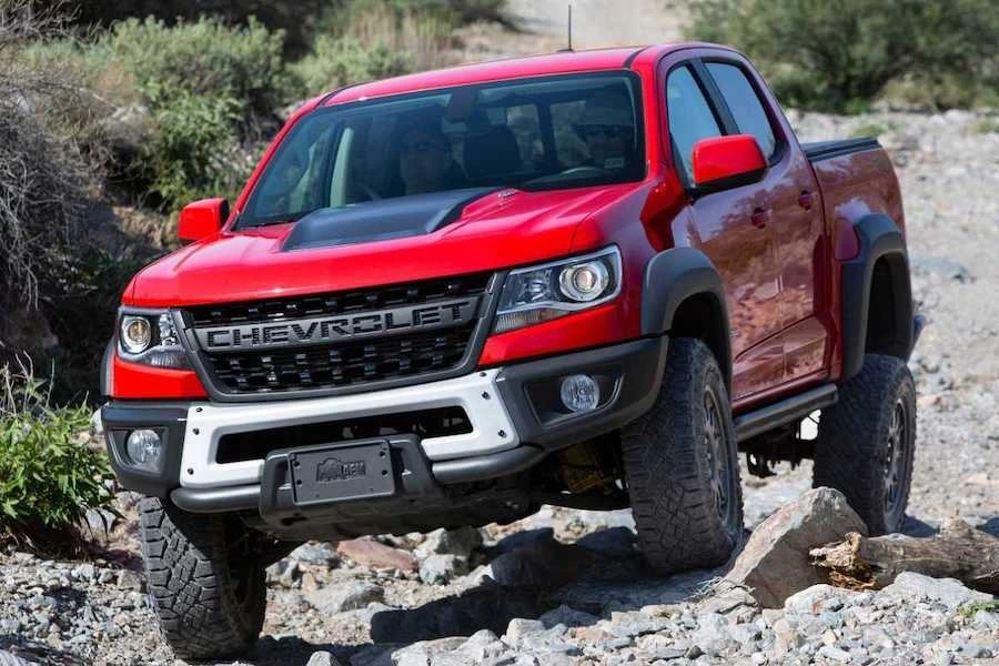 쉐보레-콜로라도-사륜구동-오프로드.jpeg