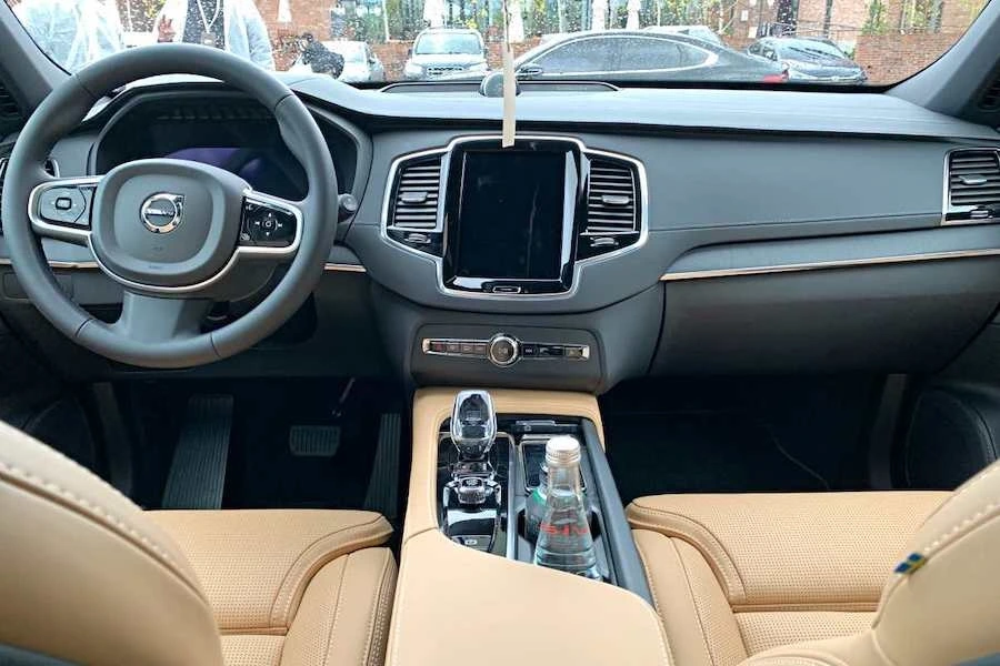 볼보-xc90-인테리어-내부.jpeg