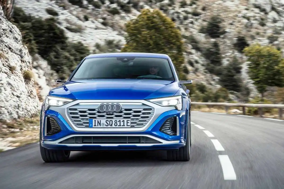 아우디-전기차-q8-e트론-1.jpeg