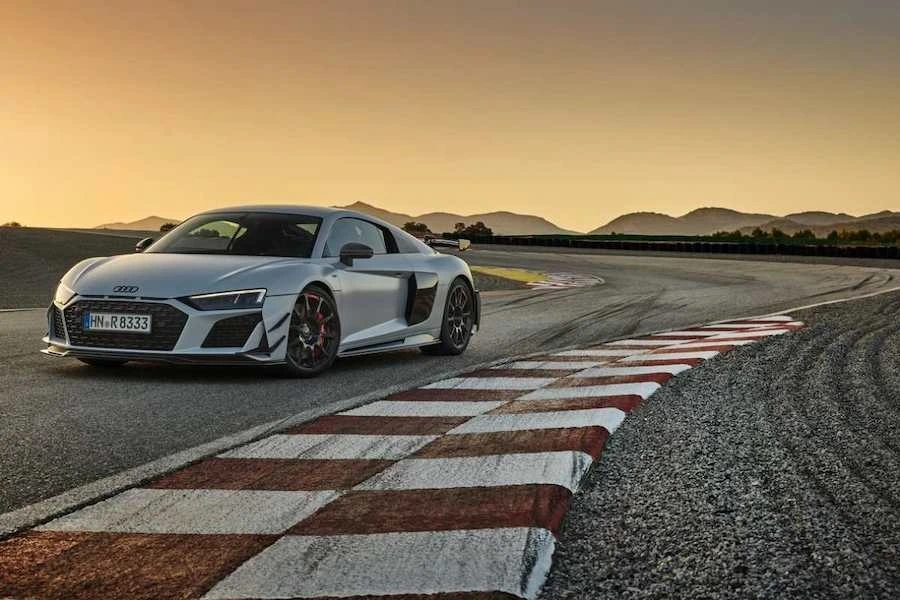 아우디-V10-R8-GT.jpeg
