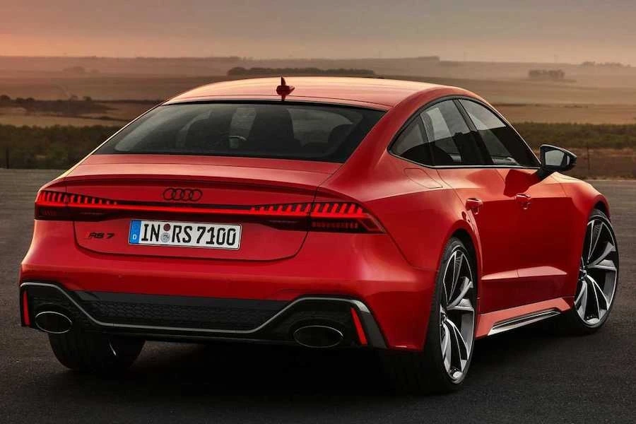 아우디-고성능-rs7-후면-1.jpeg