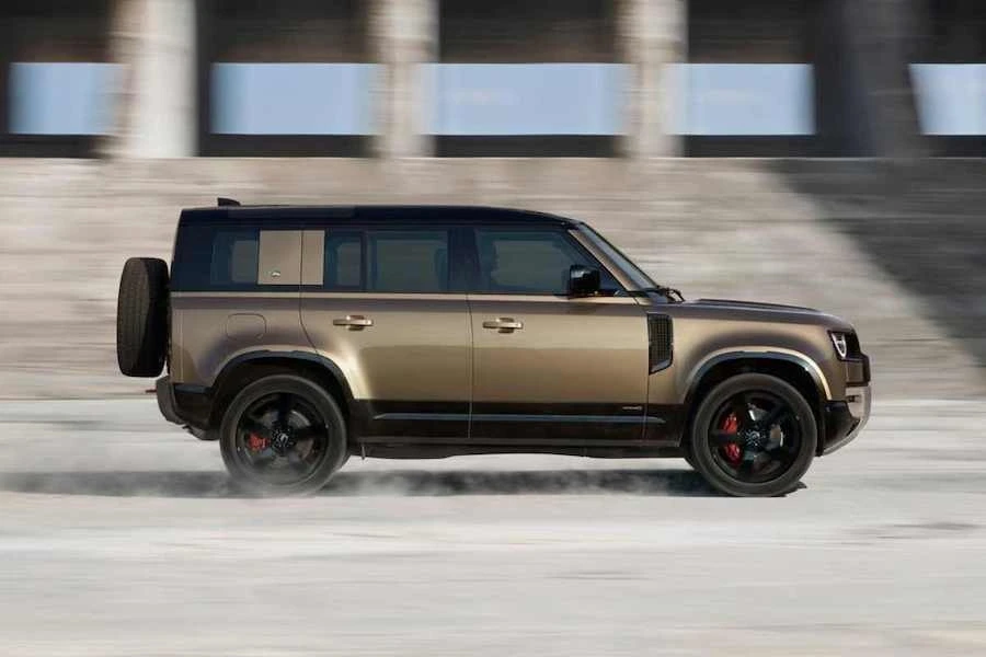 랜드로버-디펜더-오프로드-suv-6.jpeg