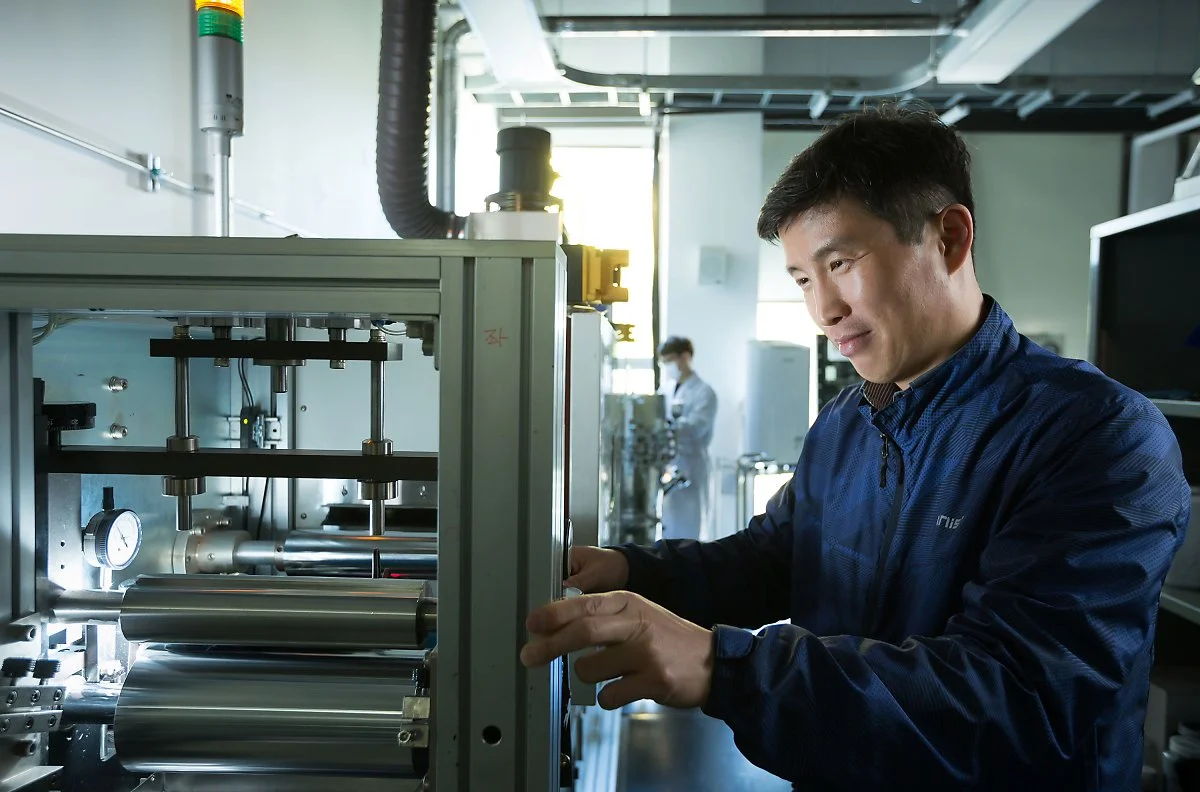 UNIST-MAGAZINE-2017-Winter_%EC%A1%B0%EC%9E%AC%ED%95%84-%EA%B5%90%EC%88%983.jpg?type=w1200