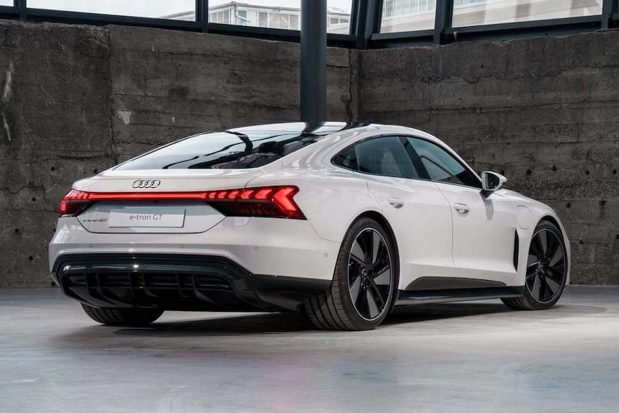 아우디-etron-gt-스포츠카-2.jpeg