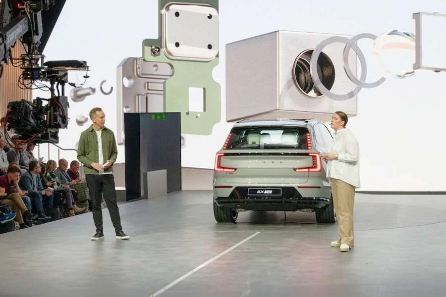 볼보-신차-SUV-EX90-XC90-볼보-전기차-볼보-SUV-볼보-신차-전기차-수입차-1.jpeg
