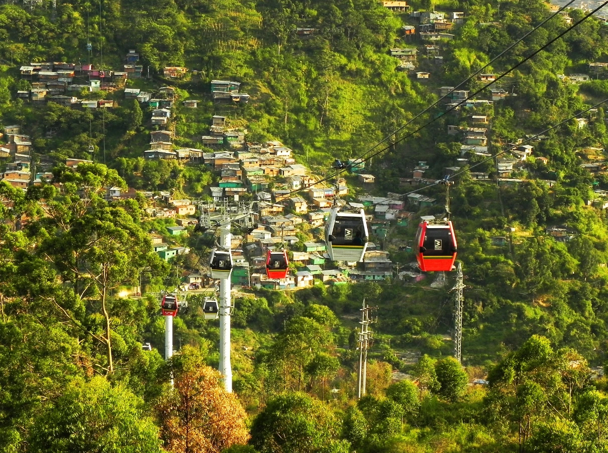 엔칸토 마법의 세계 배경 콜롬비아.PNG