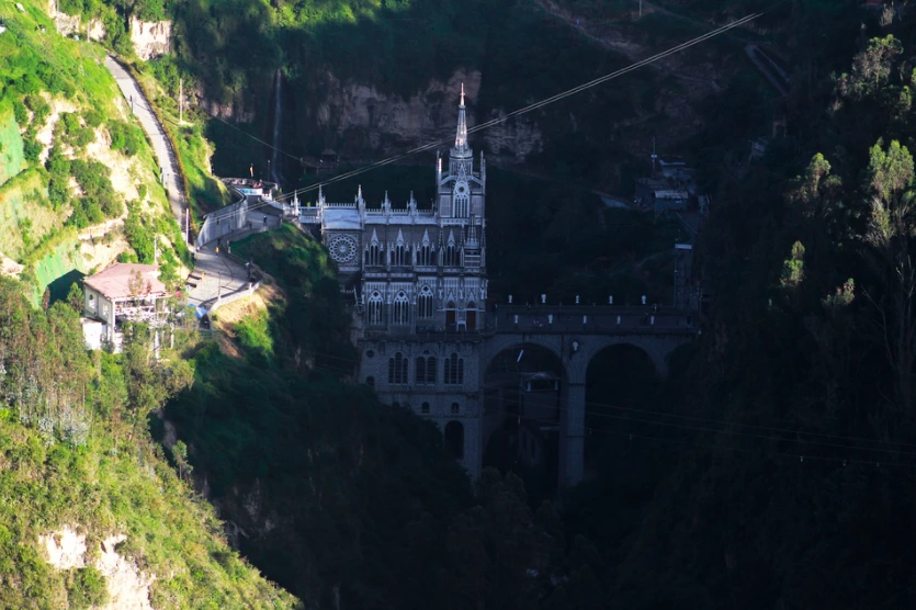 엔칸토 마법의 세계 배경 콜롬비아 9.PNG