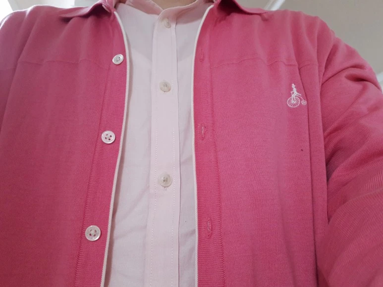 %EB%B6%84%ED%99%8D%EC%83%89%EC%98%B7.jpg?type=w773