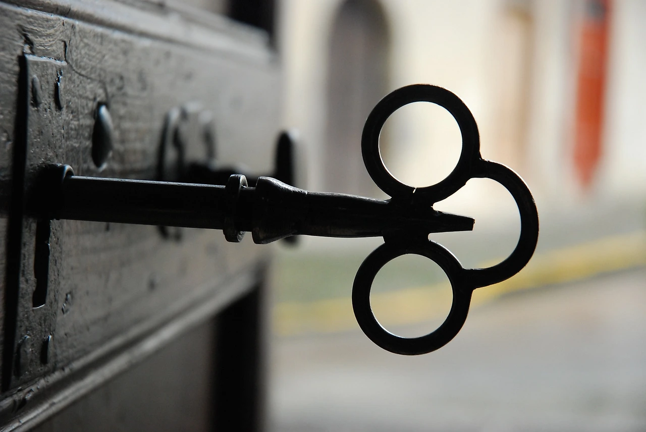 old-key-5380624_1920.jpeg