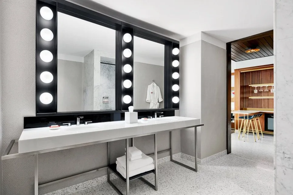 eero-saarinen-suite-bathroom.jpg?type=w966