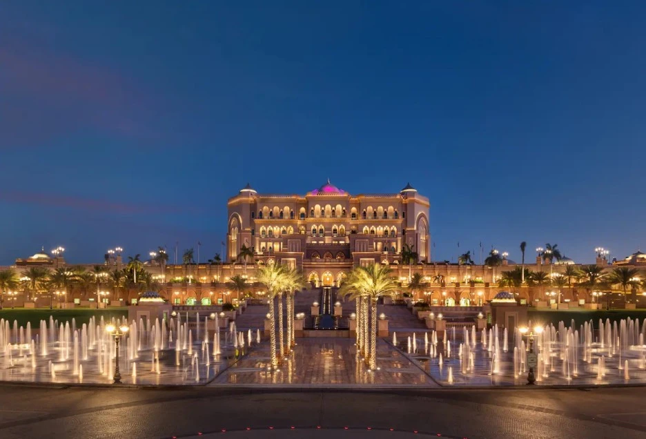 abu-dhabi-emirates-palace-fountains-night.jpg?type=w1