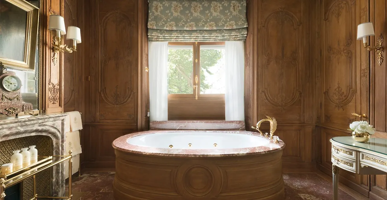 ritz-paris-hotel-suite-imperiale-salle-de-bain_0.jpeg