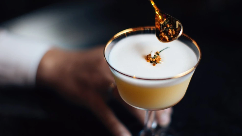 rooftop-bar_1004x565.jpg?mw=987&hash=D444E725345FDB209C123F97A7C97C31