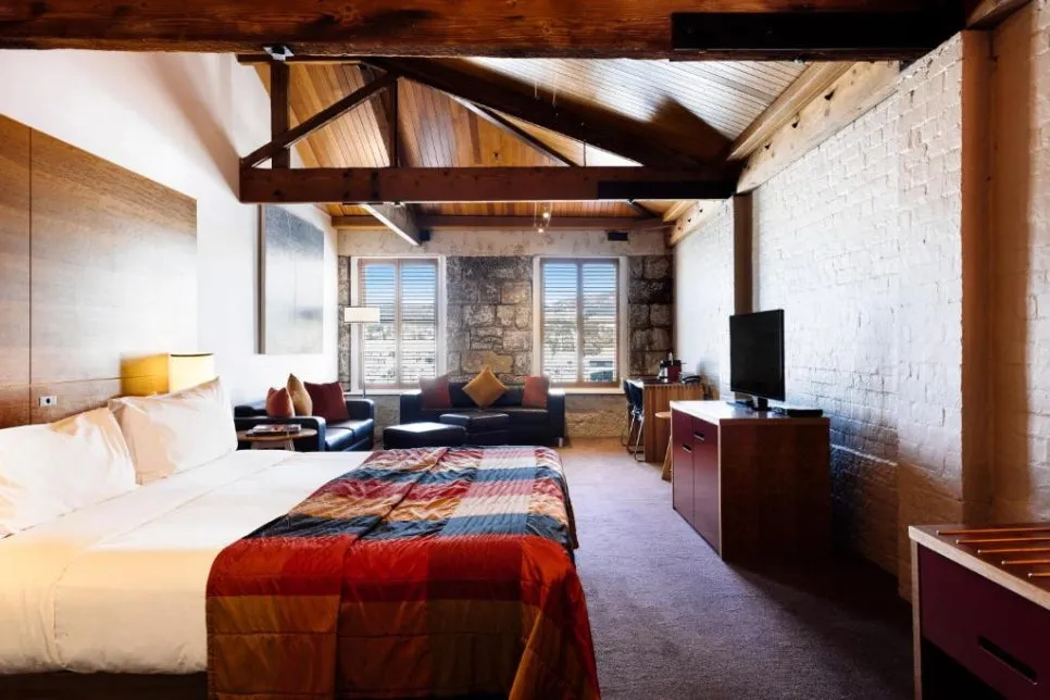 %ED%97%A8%EB%A6%AC_%EC%A1%B4%EC%8A%A4_%EC%95%84%ED%8A%B8_%ED%98%B8%ED%85%94_(Henry_Jones_Art_Hotel)_2.jpg?type=w966