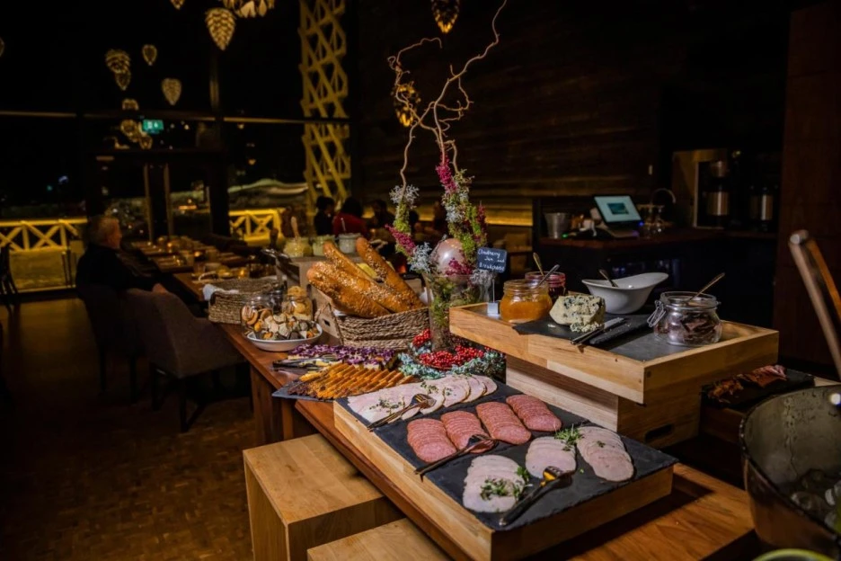 245623692.jpeg?type=w1