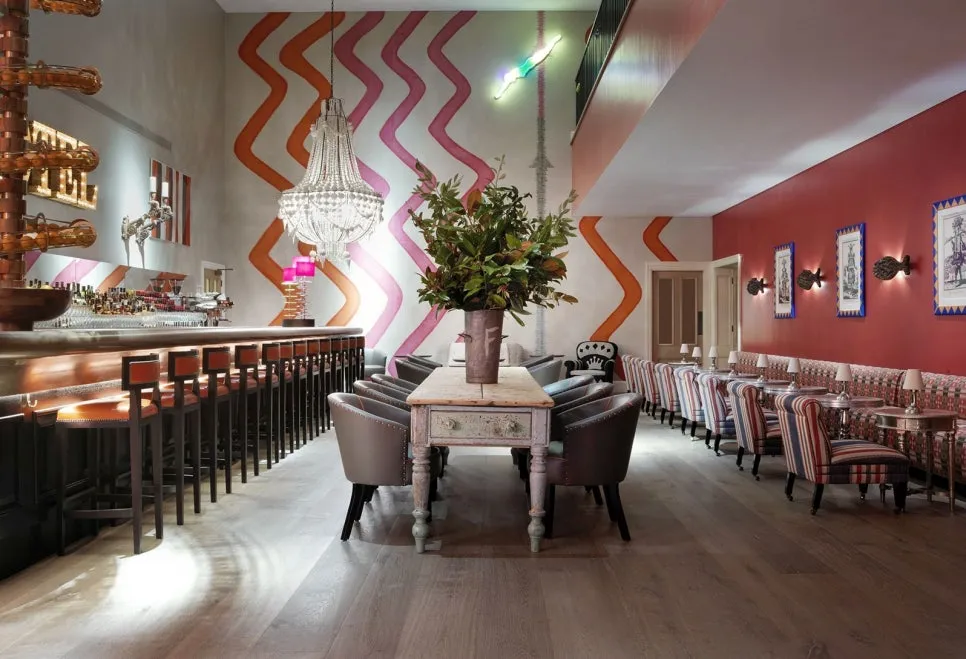 hyh-dive-bar-main-table.jpg?type=w966