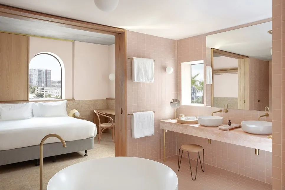 Deluxe_Suite_1.jpg?type=w966