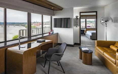 Executive_Suite_with_Balcony_2.jpg?type=w466