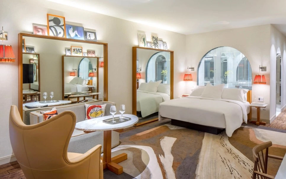 lotte-seattle-rooms-deluxe-king-bay-view.jpg?type=w966