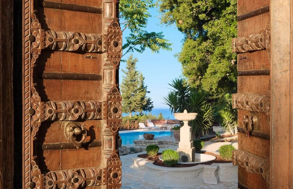 %EA%B7%B8%EB%A6%AC%EC%8A%A4_%ED%8C%8D%EC%86%8C%EC%8A%A4_%ED%98%B8%ED%85%94_1.jpg?type=w966