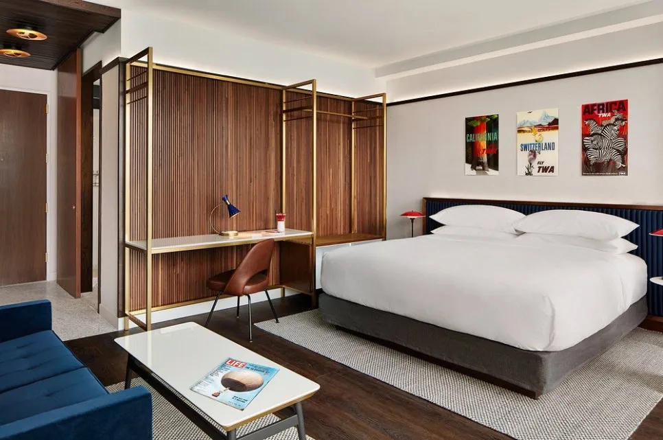 executive-king-suite_(1).jpg?type=w966