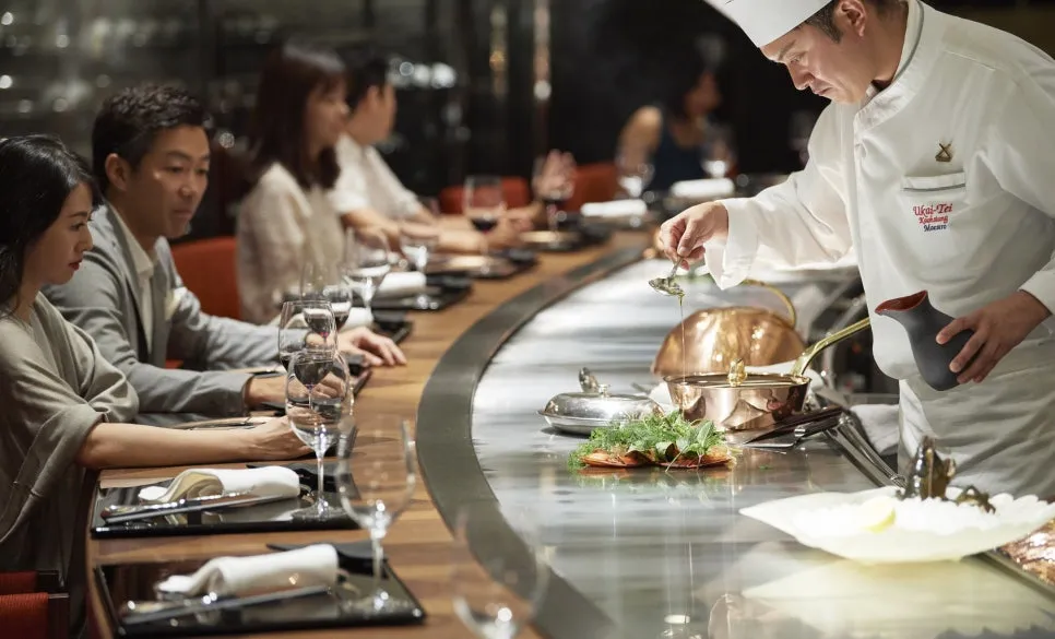 Silks_Club_3.jpg?type=w966