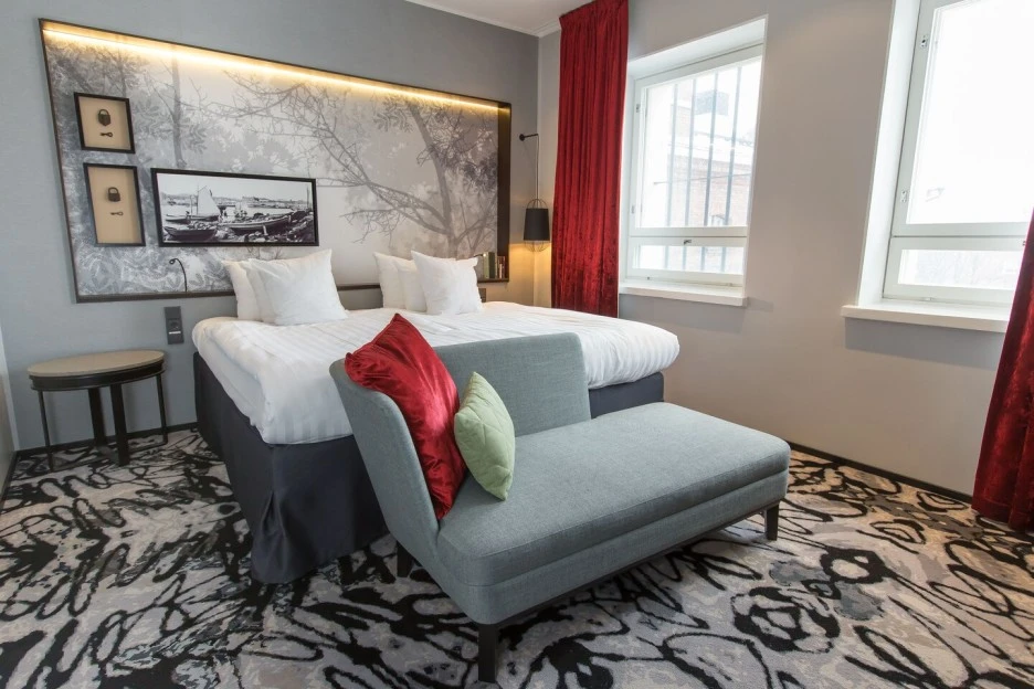 Hotel_Katajanokka_heltx-king-guestroom-2641-hor-clsc.jpeg?type=w1