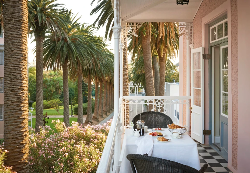 Deluxe_Studio_Suites_2.png?type=w966