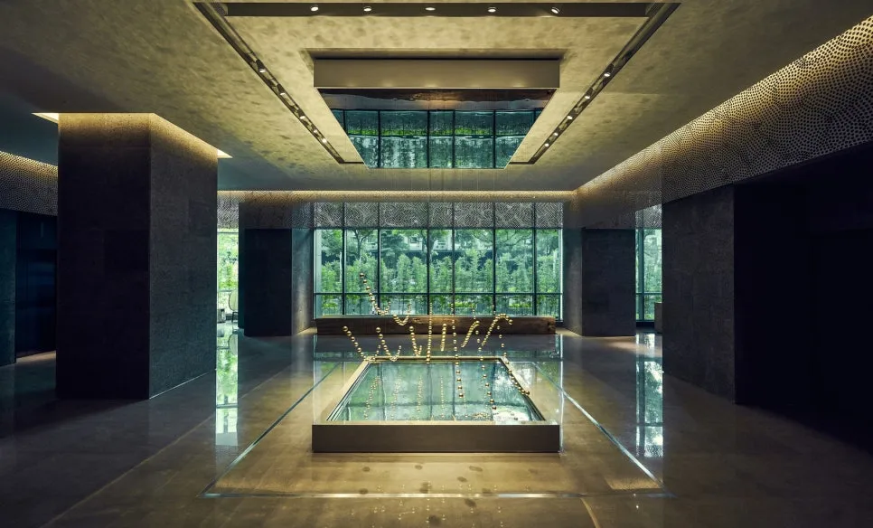 Silks_Club_1.jpg?type=w966