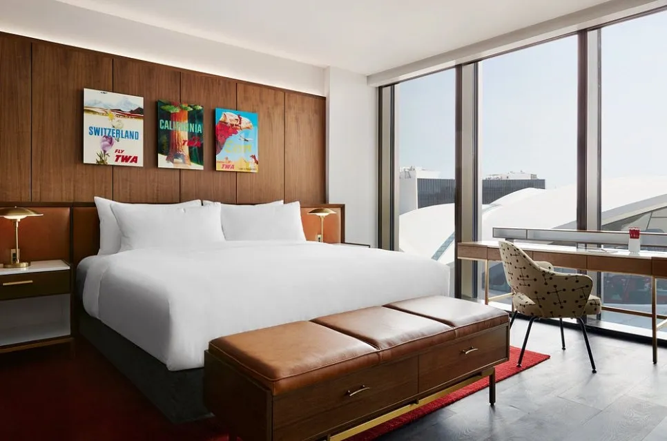 eero-saarinen-suite-with.jpg?type=w966