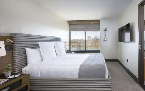 One_Bedroom_Suite_with_River_View_2.jpg?type=w466