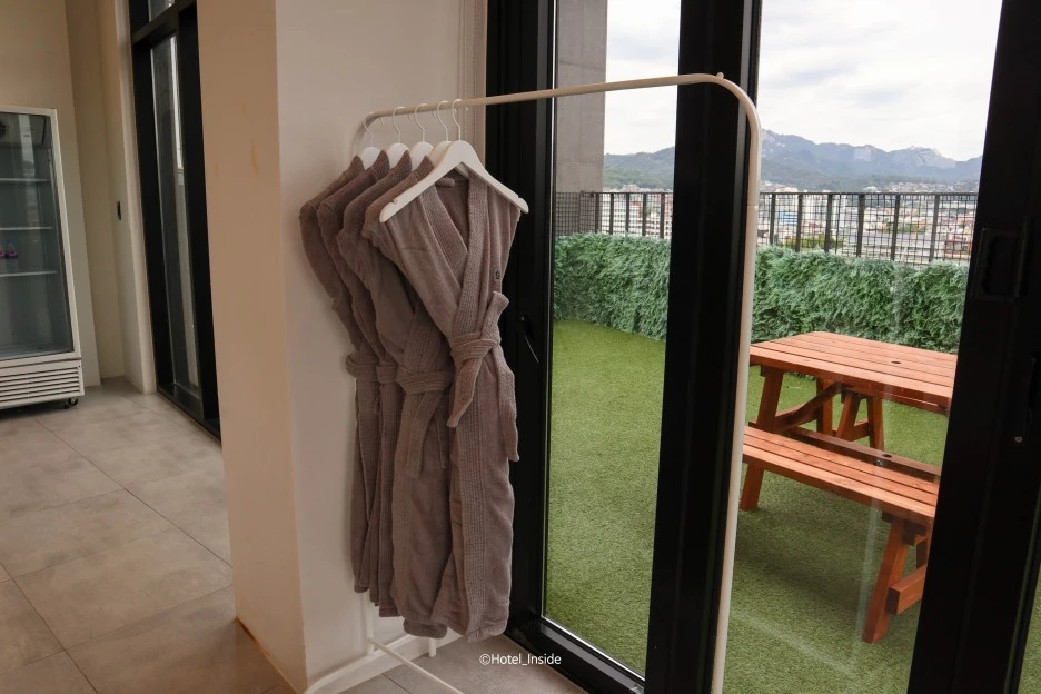 SE-8be8d175-43d5-4400-85b0-db418aacc3a9.jpg?type=w1